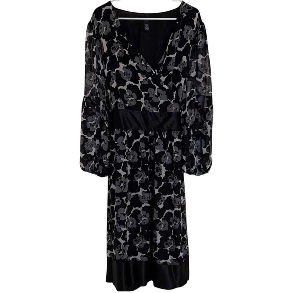 Alfani Woman Black and Gray Floral Wrap Dress Size 20W